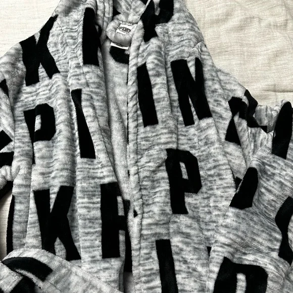 PINK Robe - Picture 3 of 5